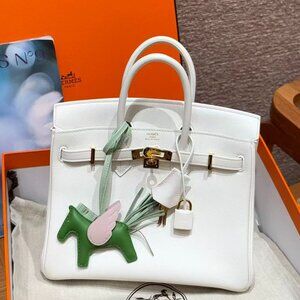 Classic Hermes Bag: A Stylish and Versatile Choice for Elegance